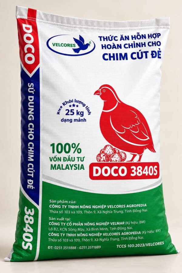 Thức ăn hỗn hợp hoàn chỉnh cho chim cút đẻ DOCO 3840S (Bao 25kg dạng mảnh) sở hữu hàm lượng đạm thô vượt trội 20.5% cùng nguồn Canxi tối ưu (3 - 4.5%). Sản phẩm giúp chim cút đẻ sai, kéo dài chu kỳ đẻ, vỏ trứng dày và bóng đẹp. Công nghệ 100% vốn đầu tư Malaysia!